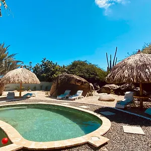Charming 2-bedroom With Saltwater Pool , Noord Aruba